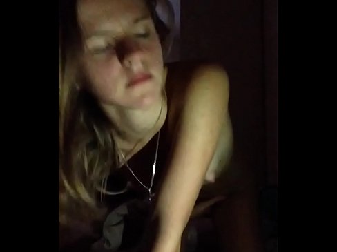 ❤️ Stúlka sjálfsfróar sér og kúrir ️ Kynlífsmyndband hjá okkur ﹏